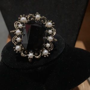 EUC Vintage Emerald Cut Black onyx with pearls size 7
